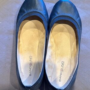 Bandolino Women's Navy Flats